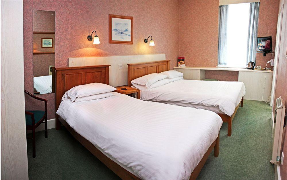 The Raven Hotel Corby Extérieur photo