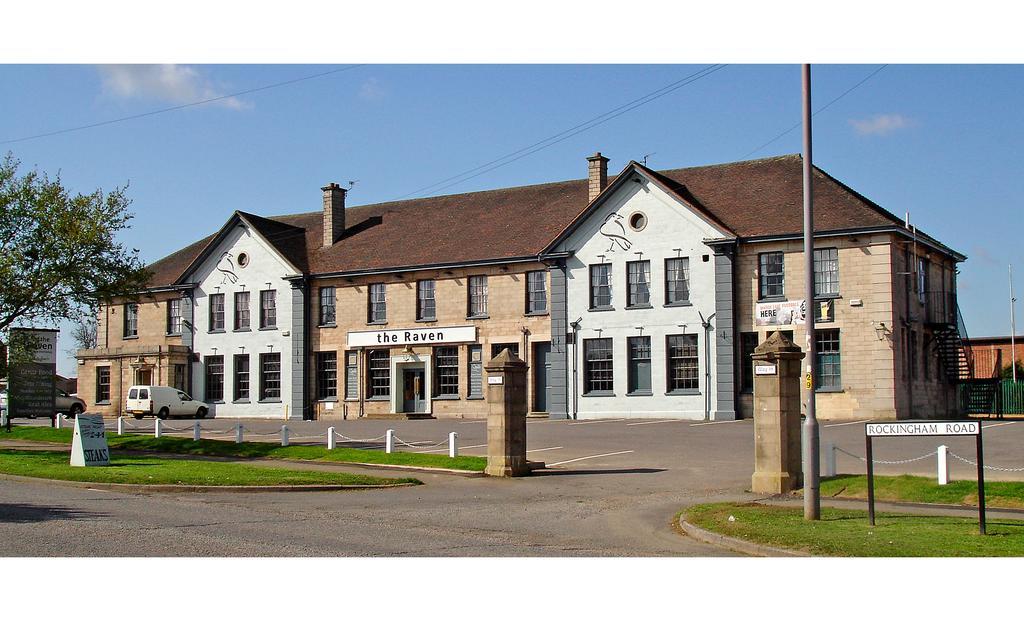 The Raven Hotel Corby Extérieur photo