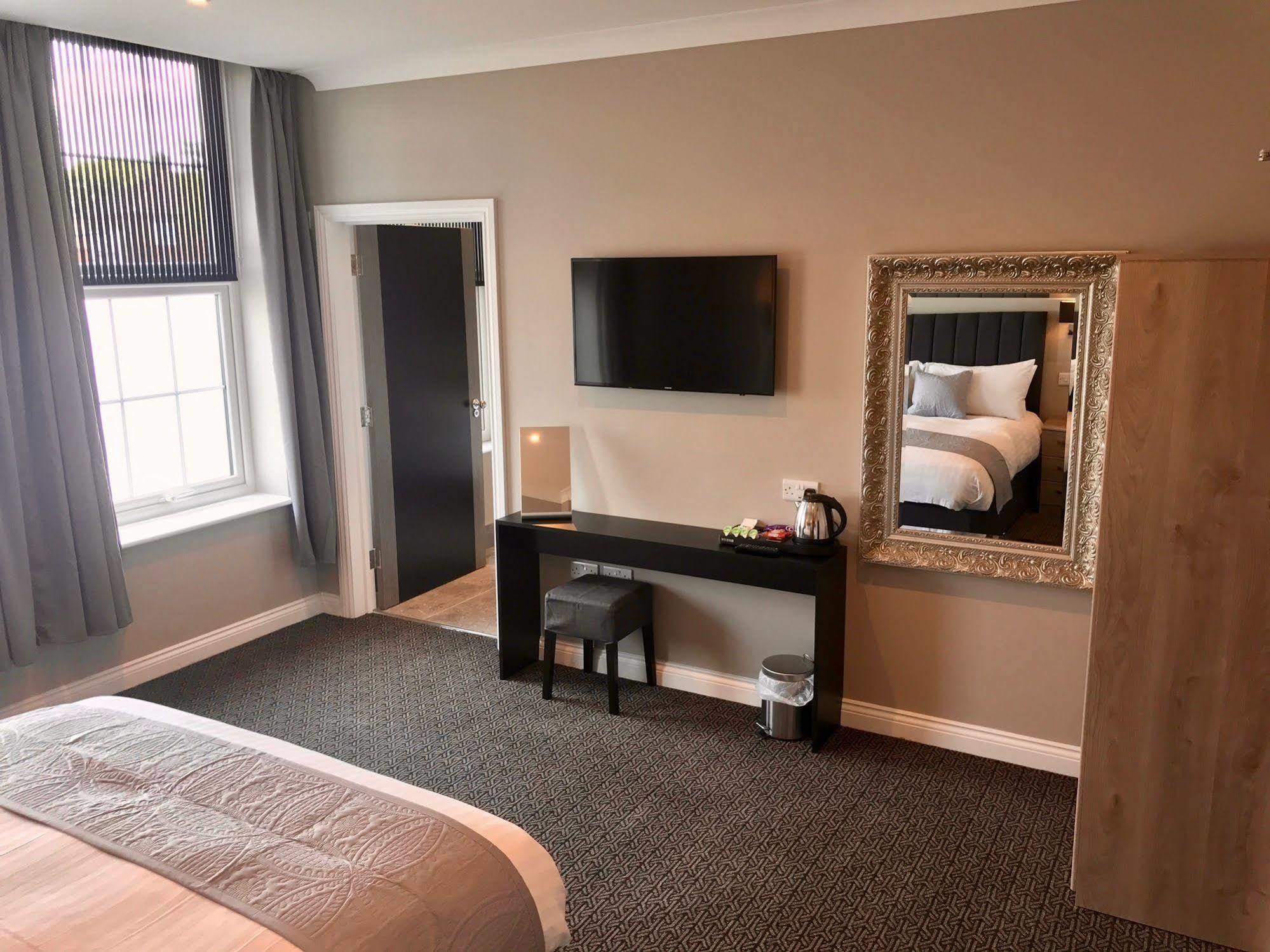The Raven Hotel Corby Extérieur photo