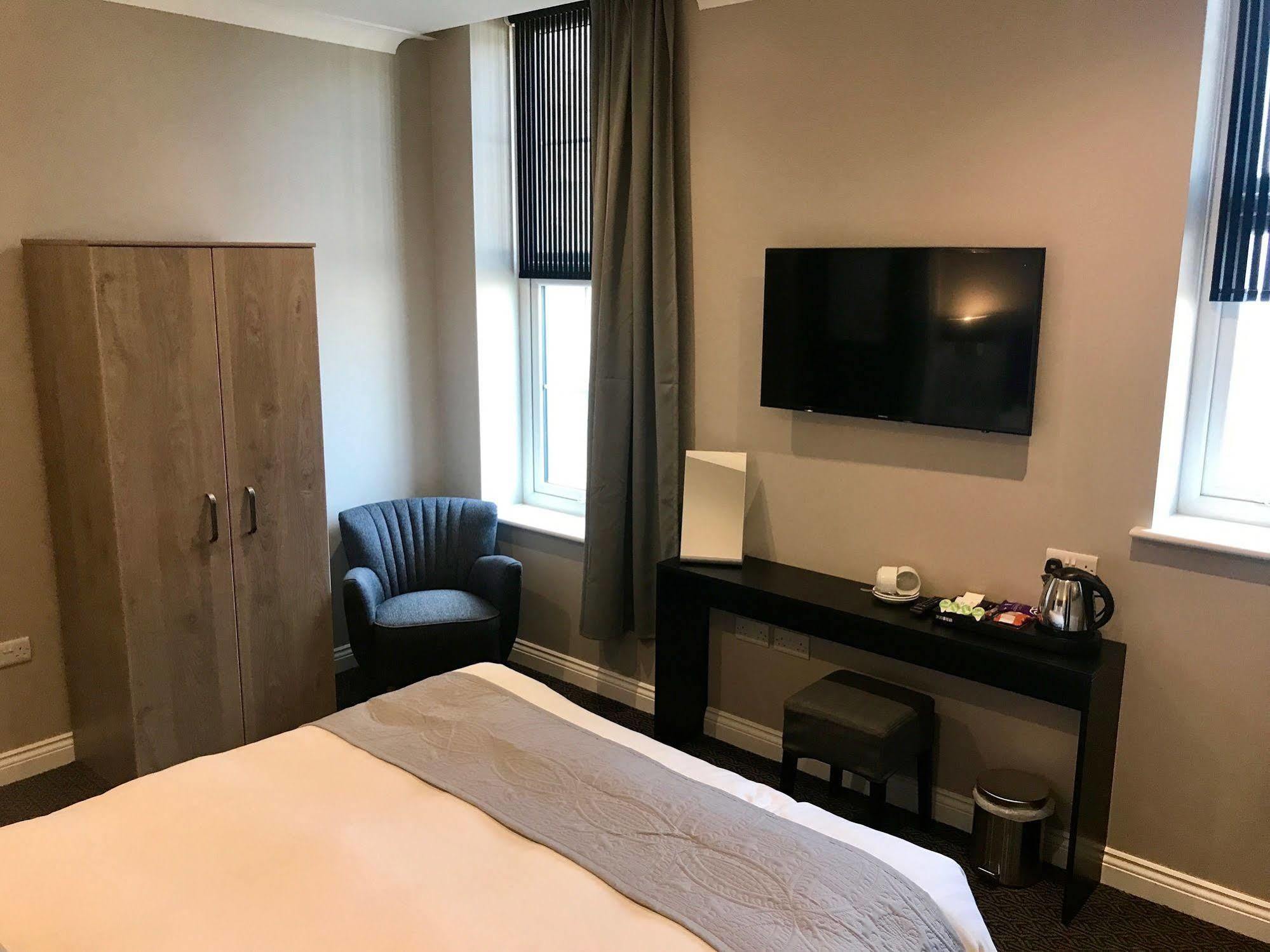 The Raven Hotel Corby Extérieur photo