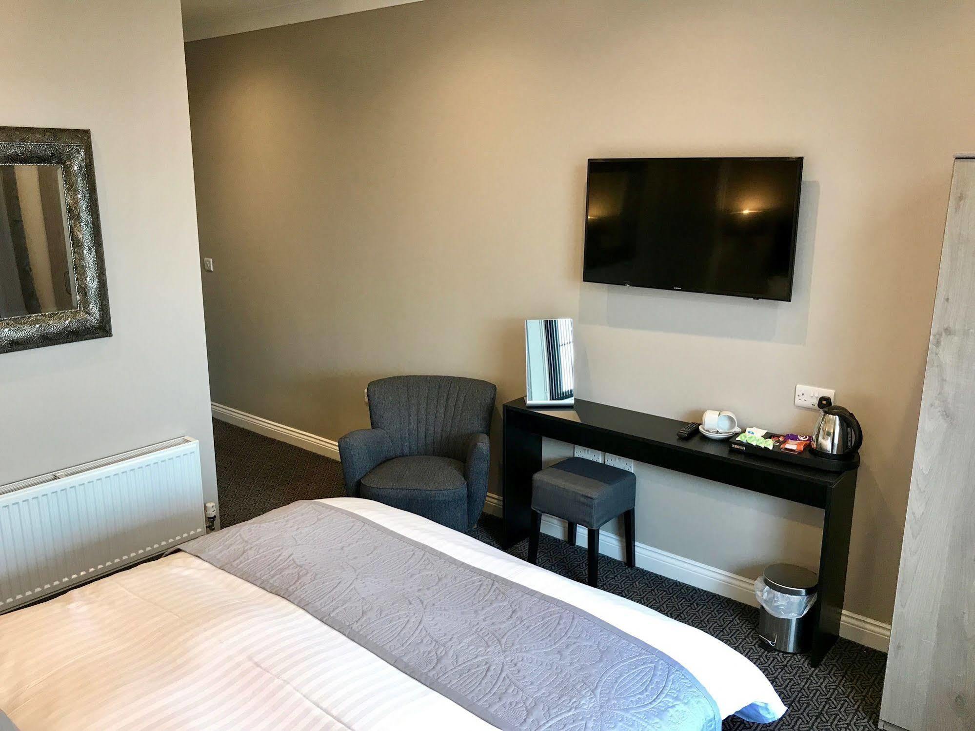 The Raven Hotel Corby Extérieur photo
