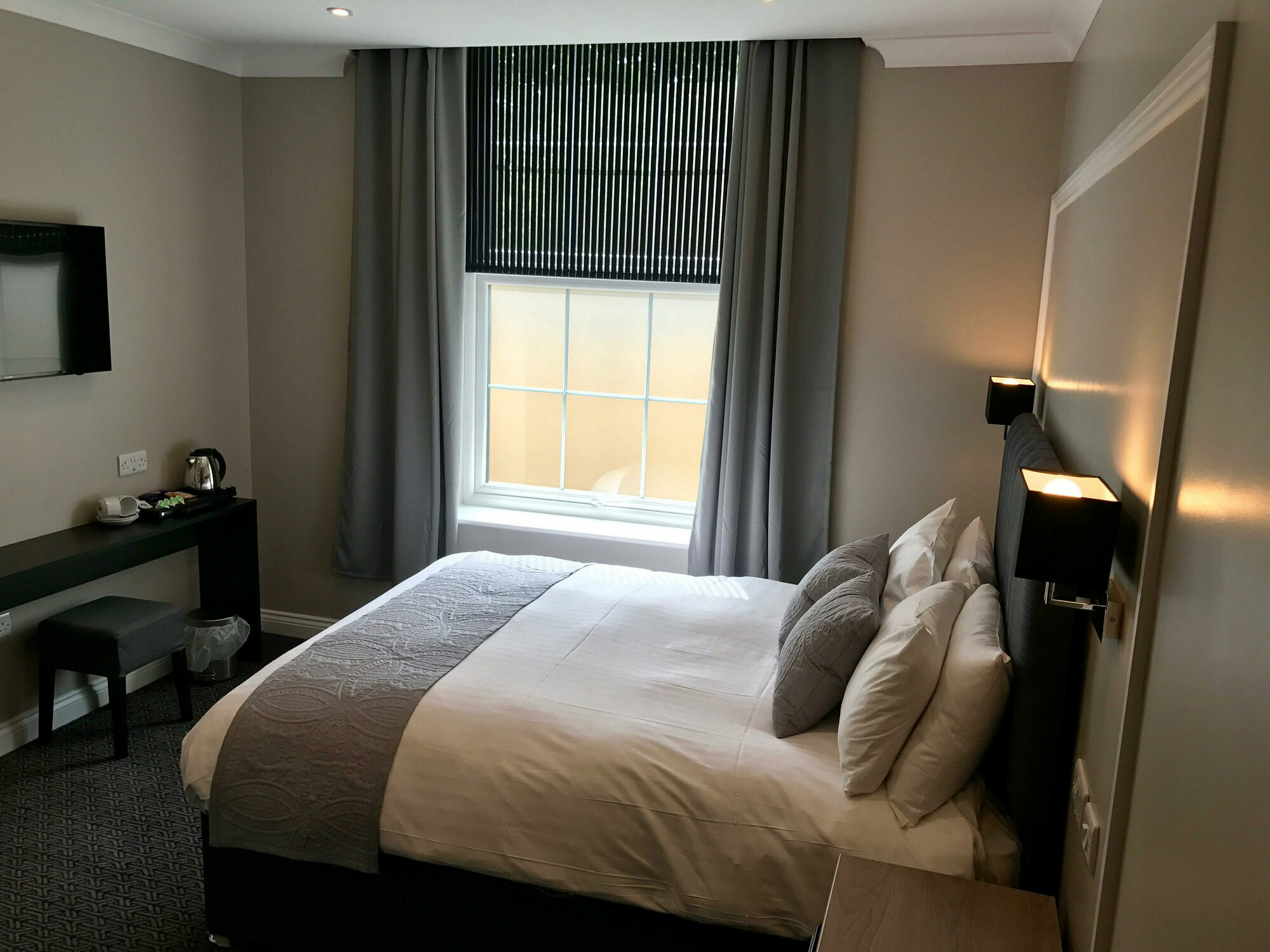 The Raven Hotel Corby Extérieur photo